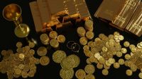 restitution treasures A golden treasure with several golden objects. 
