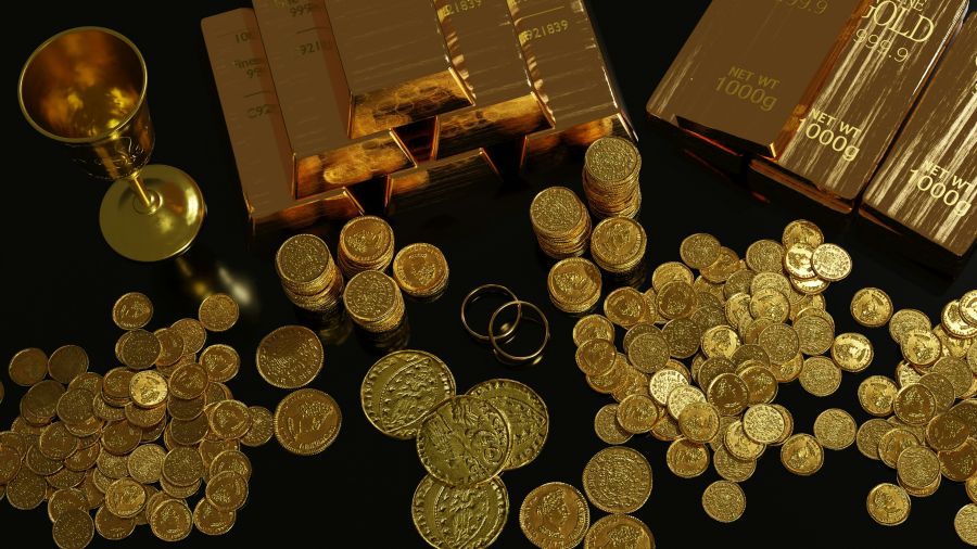 restitution treasures A golden treasure with several golden objects. 