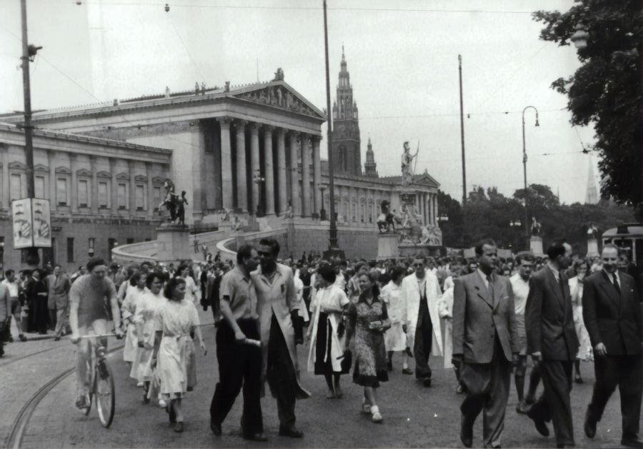 Strike Student strike in Vienna. Demonstration train on the ring in front of the parliament. 1953 