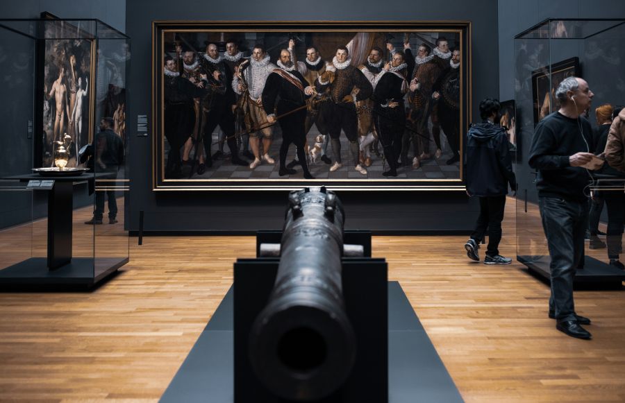 Museum robbery Tourists in Rijksmuseum, Amsterdam 