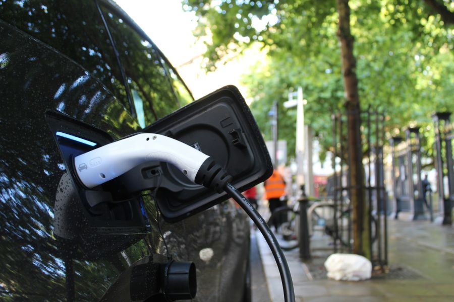 Electric cars Electric car charging in Birmingham City Centre 