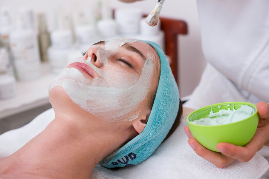Beauty salon beauty mask 