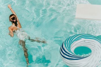 Swimming pool Summer Cool Down 
