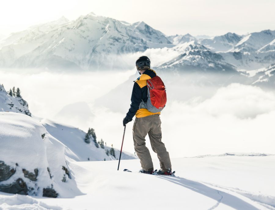 Heli ski Skier standing on mountain in Zillertal, Austria. zillertal,oostenrijk,sport