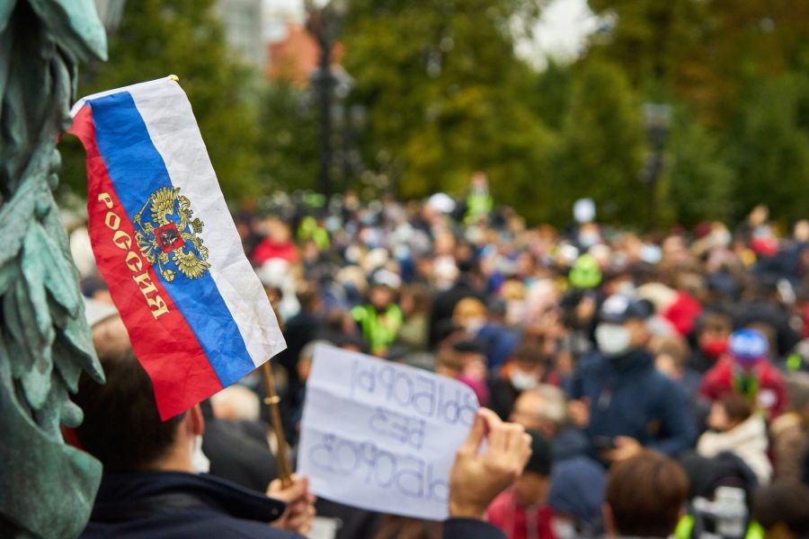 Legislative candidates Photograph: Valery Tenevoy. https://plagness.com. September 25, 2021. People's meeting on Pushkin Square
 moscow,россия,flag