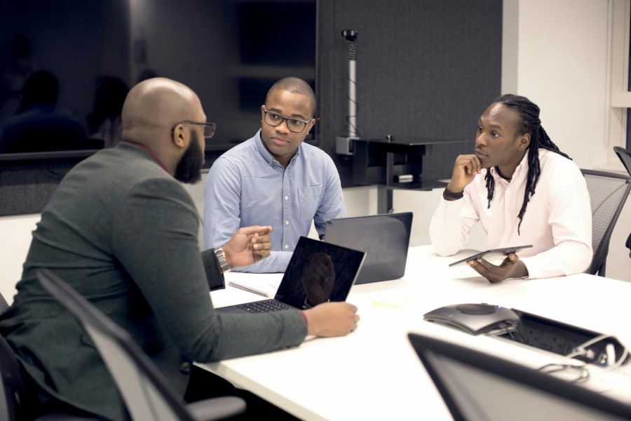 Job Business men having meeting in office 