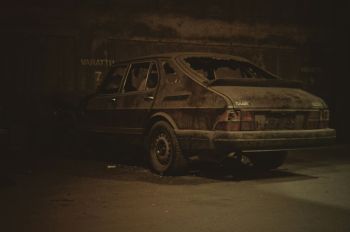 Vandalism hate SAAB 900 back light,retro car,vintage car