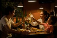 Family gathering las4estaciones 