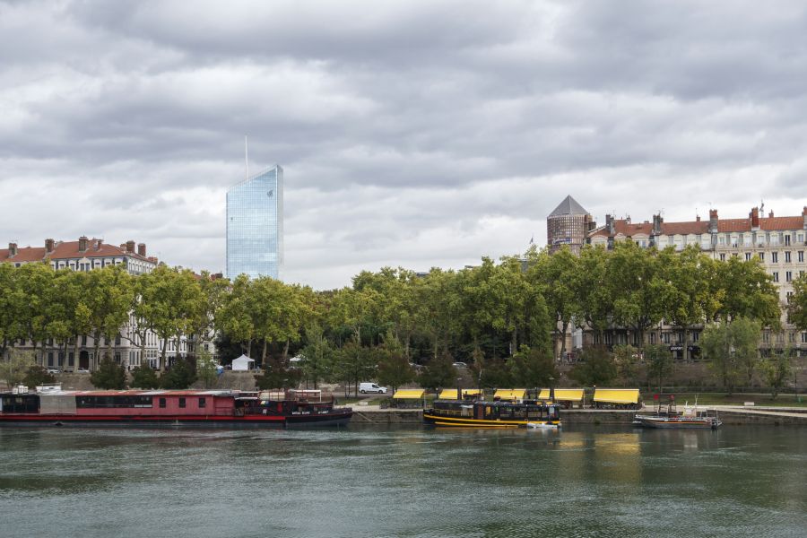 heatwave Lyon Des villes plus vertes. Paysage urbain végétalisé, les quais du Rhône à Lyon. 