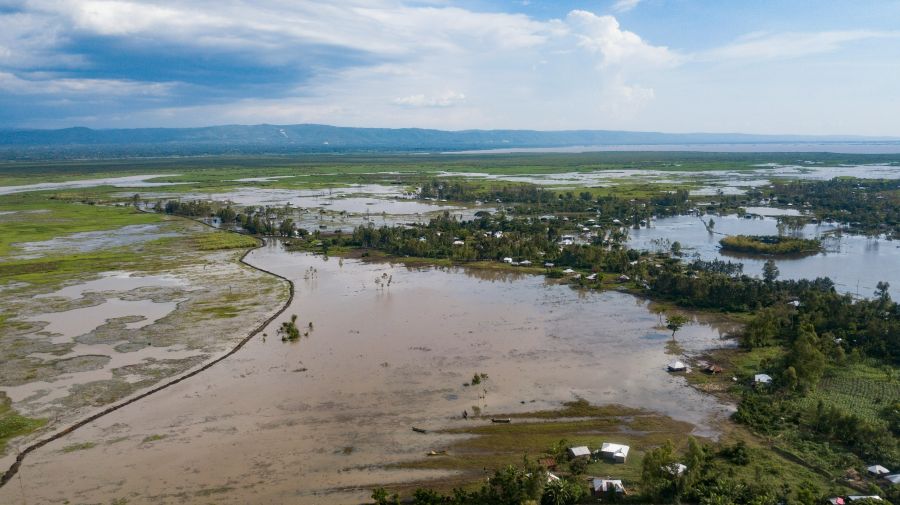 floods Flooded rice fields in Ahero,Kenya