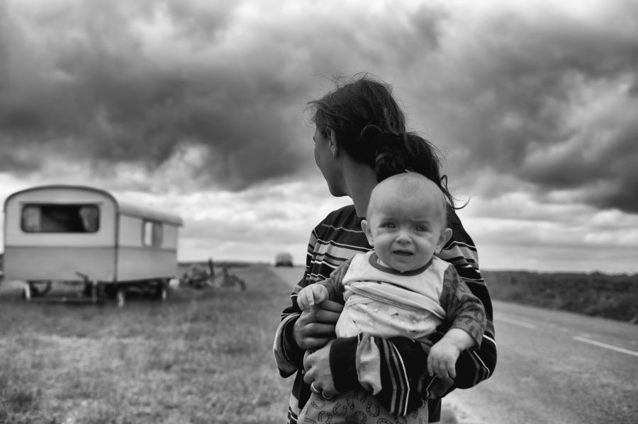 Homeless mothers La Piéta des Manouches
baby,grey,family