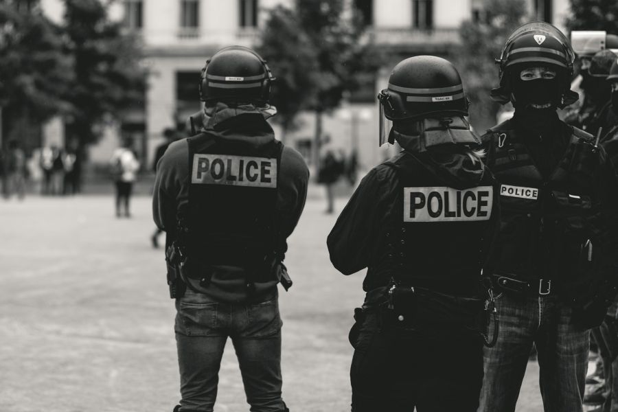 Police Violence High police presence in Lyon, France, during the 25th weekend of the yellow vests movement.

Police violence is at its highest since the 1950s. As of now, 23 protestors and bystanders have lost an eye and 5 persons their hand (source: mediapart.fr, http://tiny.cc/6hd85y)
Recently an independant journalist, got arrested (https://twitter.com/GaspardGlanz).
Violence continues, even though Amnesty International and the UN condemn the use of excessive force against protesters (source: amnesty.org lyon,france,grey