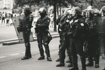 Yellow vests High police presence in Lyon, France, during the 25th weekend of the yellow vests movement.

Police violence is at its highest since the 1950s. As of now, 23 protestors and bystanders have lost an eye and 5 persons their hand (source: mediapart.fr, http://tiny.cc/6hd85y)
Recently an independant journalist, got arrested (https://twitter.com/GaspardGlanz).
Violence continues, even though Amnesty International and the UN condemn the use of excessive force against protesters (source: amnesty.org