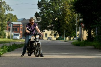 Urban riding We are having a lot of fun driving around with this 50cc moped. It is perfect for commuting around the city. We decided to take some photos to document part of the spots we have visited.