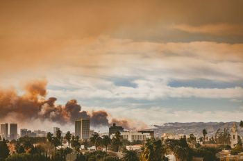 Pollution Fire View of the eaton fire from koreatown, los angeles