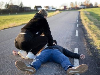 accident road https://testen.no image for lifesaving help on the road with CPR after traffic accident image taken for <a href="https://testen.no">teoritentamen</a> 