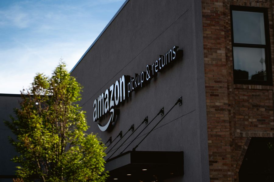 Warehouse Amazon Amazon Pickup & Returns on South St. in Philadelphia 