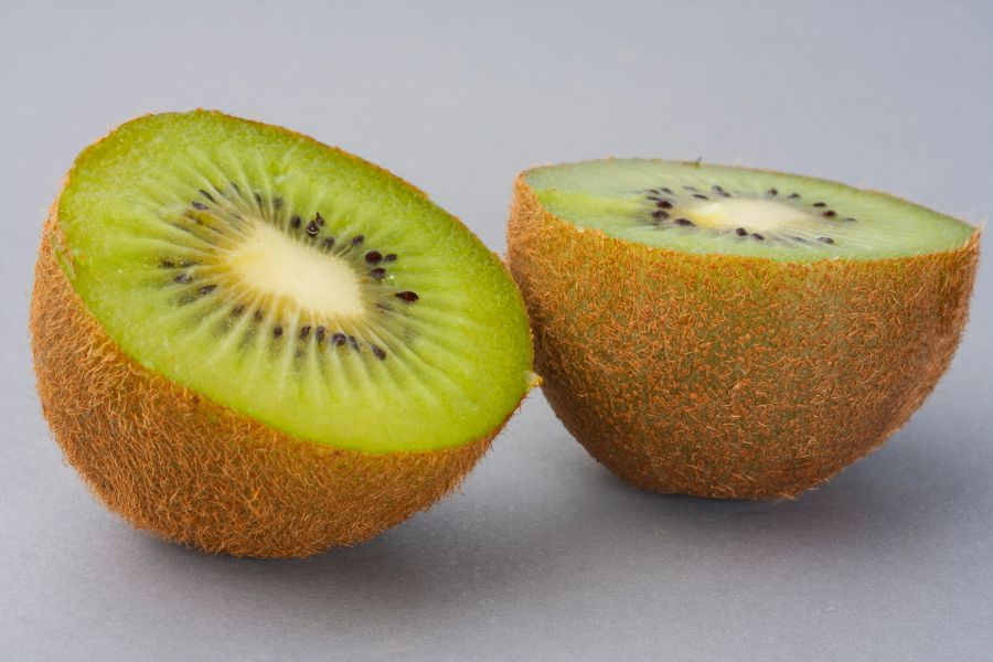 Kiwi fruit Fresh Kiwi Halves 
