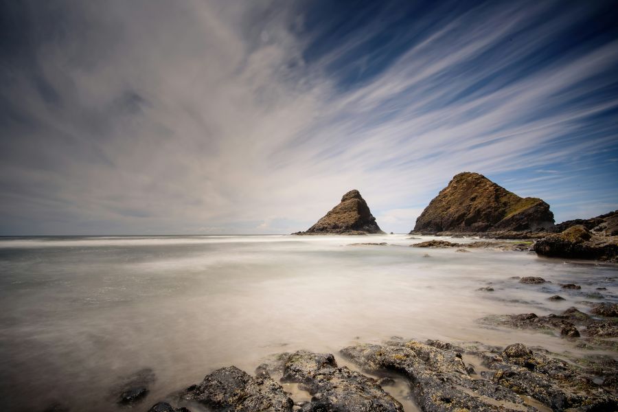 Muddy shores Rocky ocean shoreline water,horizon,beach