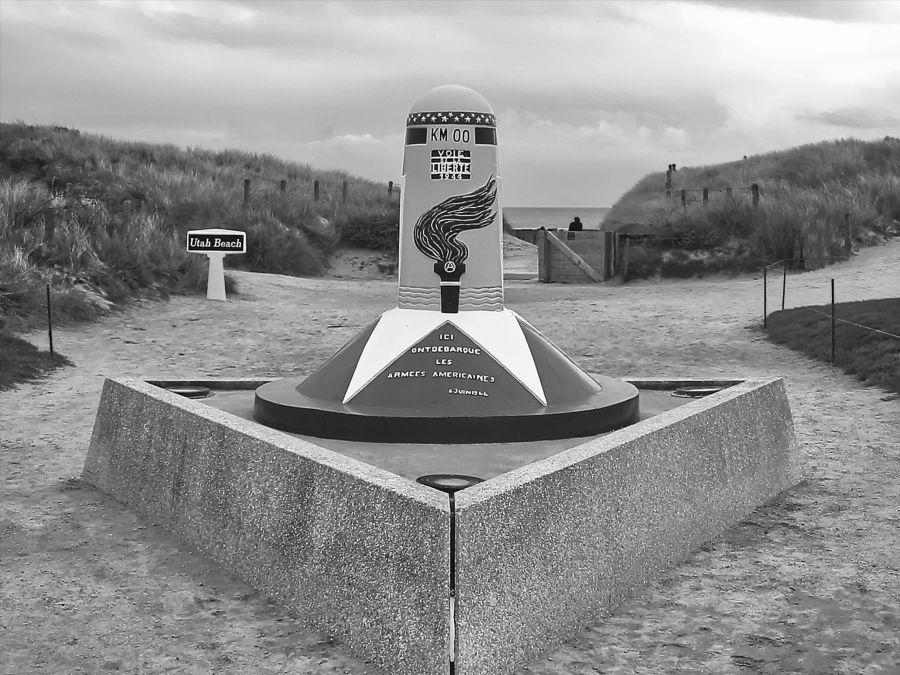 D Day Pour la commémoration du 80ème anniversaire du débarquement du 06 juin 1944, le « jour le plus long » en français, le « D-Day » en anglais, une chanson illustre la bravoure des troupes alliés.  