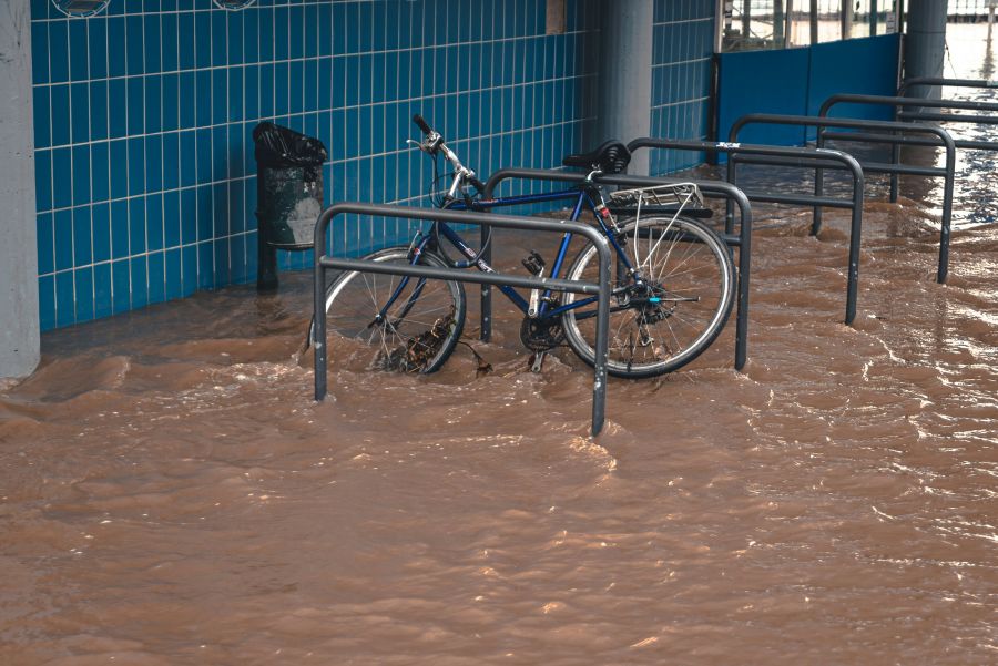 Floods flooding A high tide / Hochwasser in Bonn, Germany. The Rhine is at ~9 metres. flooding,bonn,grey