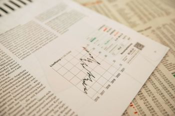 Investment Paper Daily newspaper economy stock market chart