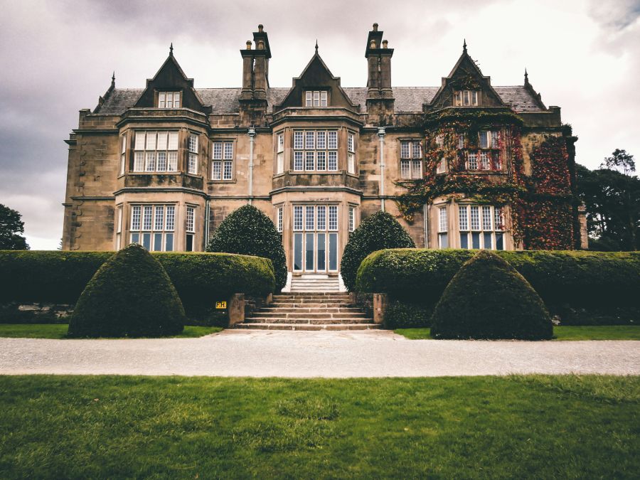 Mansion His majesty's manor