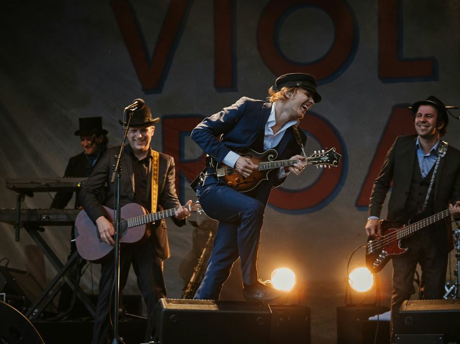Folk music Violet Road music,concert,band