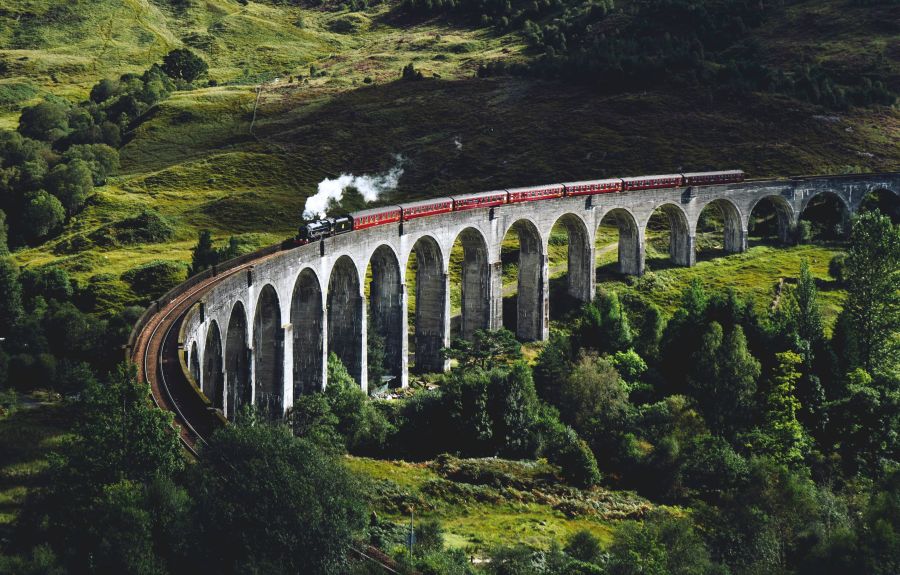train travel Glen Finnan Viaduct 