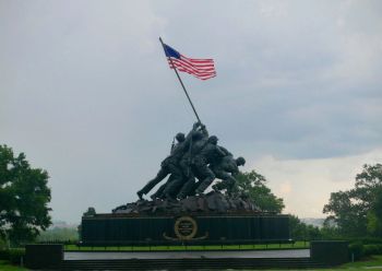 memorial soldiers