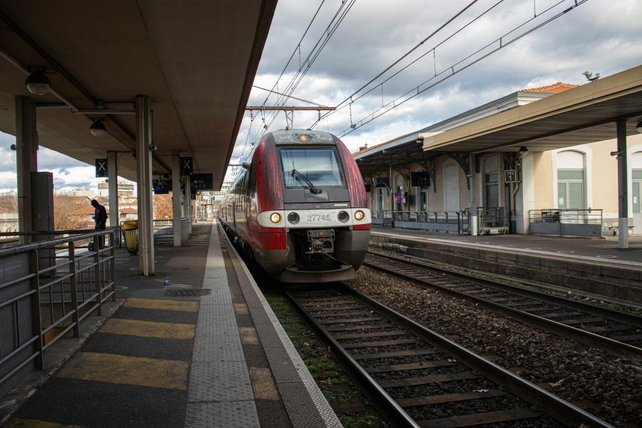 RER A Nimes Train Station, platform B, France (2k23) subway,terminal,yellow line