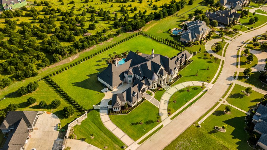 mansion Add/tag me on Instagram! @dannybarness