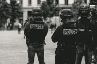 police corruption High police presence in Lyon, France, during the 25th weekend of the yellow vests movement.

Police violence is at its highest since the 1950s. As of now, 23 protestors and bystanders have lost an eye and 5 persons their hand (source: mediapart.fr, http://tiny.cc/6hd85y)
Recently an independant journalist, got arrested (https://twitter.com/GaspardGlanz).
Violence continues, even though Amnesty International and the UN condemn the use of excessive force against protesters (source: amnesty.org 