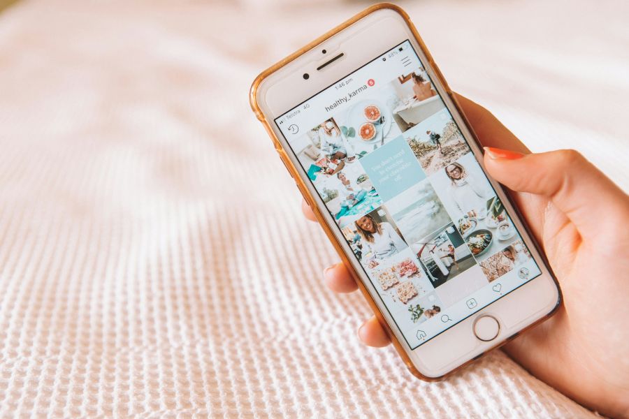 influencer Creating a beautiful instagram feed. 