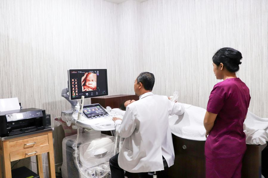 Gynecologist fees 4 Dimensional Fetomaternal Ultrasound Examination of female patients ultrasound,pregnant woman,medicine