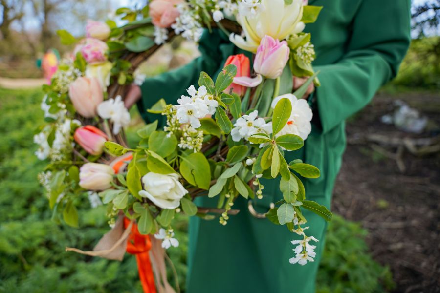 funeral wreath A locally grown, eco-friendly, sustainable funeral floral wreath (County Durham, UK). Sarah Johnson Photography. 