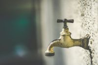 Water crisis Ein alter Wasserhahn  