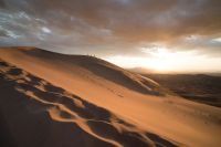 Hikers Restaurants Hiking In Mojave desert,google backgrounds,desktop backgrounds