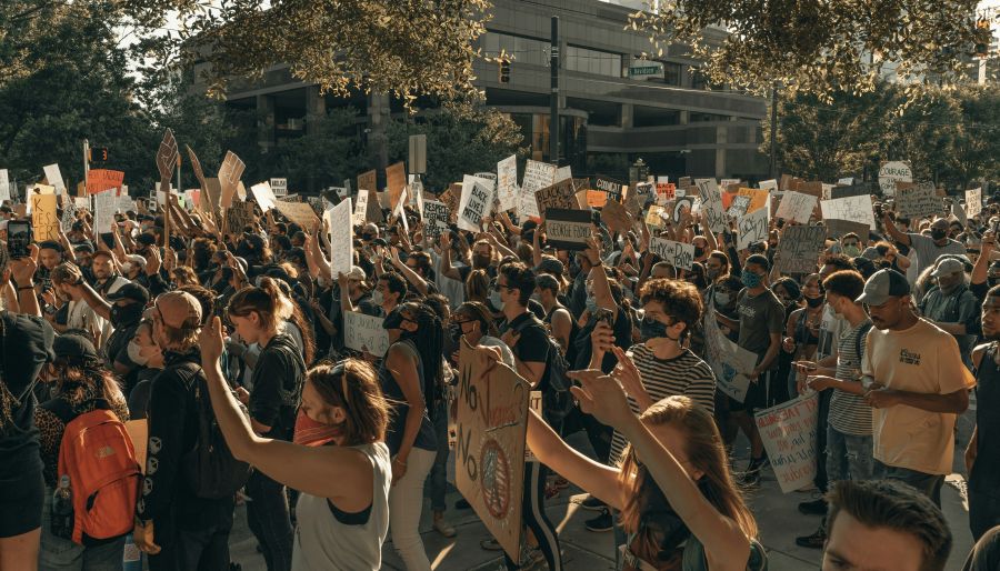protest support Crowd marches at the George Floyd protests 6/2/2020 (IG: @clay.banks) 