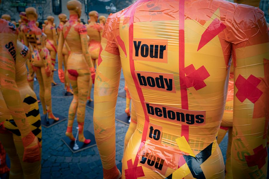 Assault Your body belongs to you - November 25 is the international day against domestic violence. This photo was taken in Bonn, displaying the work of an artist. current events,puppet,assaulted