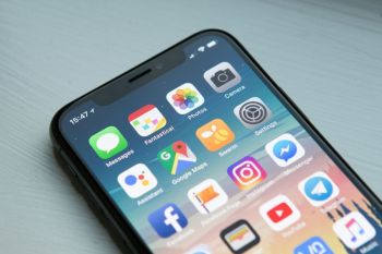 Mobile apps iPhone X Screen