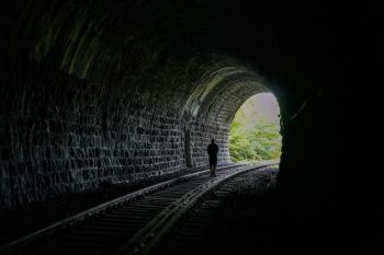 Tunnel railway