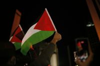 Palestine İsrailin Filistin zulmüne bir el ve bir bayrakla protesto etmek 