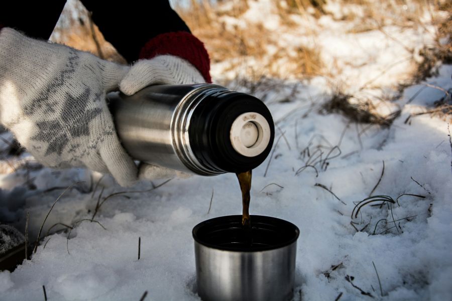 Pour trouver Winter refreshment snow,person,nature