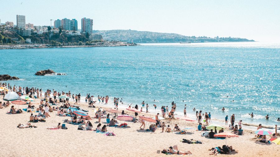 Heat wave Afternoon in Playa Caleta Abarca - Viña del Mar, Chile. chile,viña del mar,water