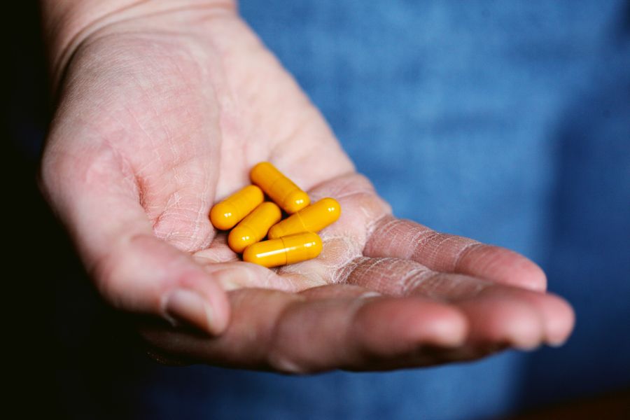 drugs ou Orange pills. wellness,healthcare,drugs